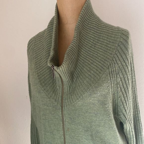 Eileen Fisher sz M green 100% merino wool zip front cardigan cowl neck gorgeous! - Picture 6 of 8